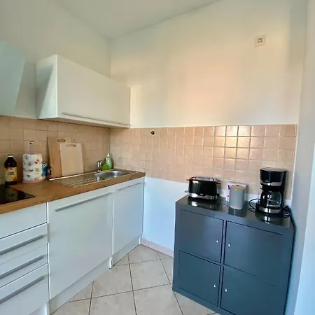 Gemuetliche 3-zimmer Ferienwohnung In 1 Og Apartment