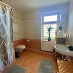 Gemuetliche 3-zimmer Ferienwohnung In 1 Og *