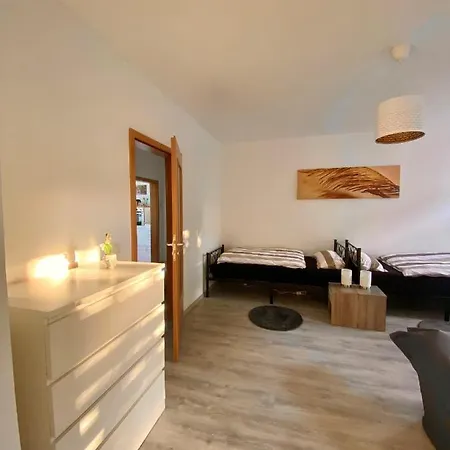 Gemuetliche 3-zimmer Ferienwohnung In 1 Og Apartamento