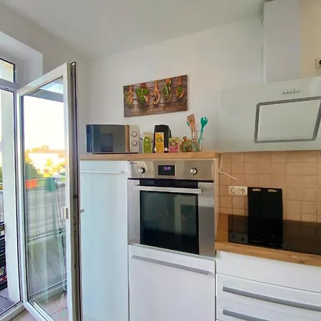 Gemuetliche 3-zimmer Ferienwohnung In 1 Og *