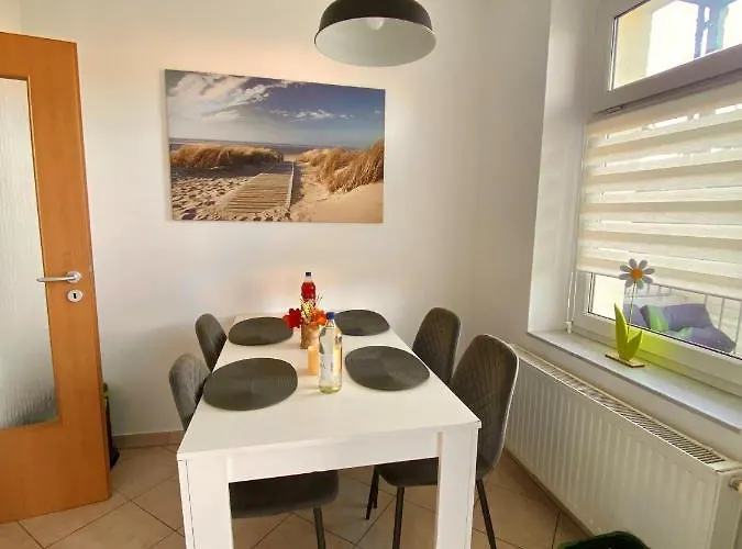 Gemuetliche 3-zimmer Ferienwohnung In 1 Og Apartment