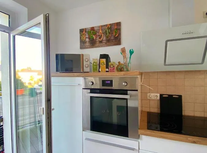 Gemuetliche 3-zimmer Ferienwohnung In 1 Og *